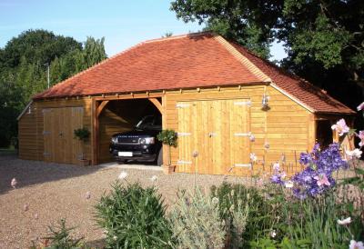 3.0m x 6.0m (10' x 20') 1 bay Carriage House with 2 no. 4.2m x 6.0m (14' x 20') attached Cart Lodges with 35° pitch plain tile roof