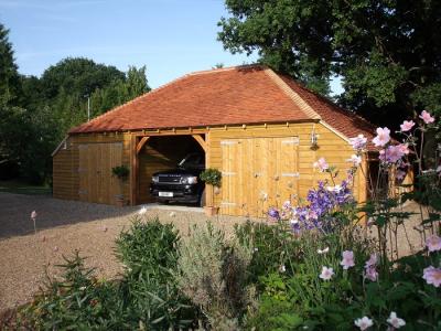 Pic 7. 3.0m x 6.0m 1 bay Carriage House with two 4.2m x 6.0m attached Cart Lodges