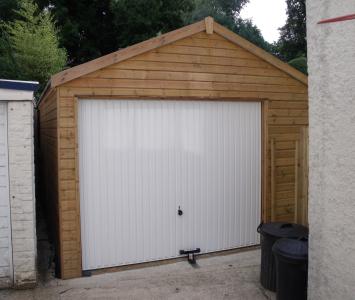 Pic 27. 7.2m x 4.2m Garage with felt roof & offset door