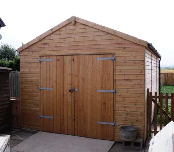 Pic 30. 6.0m x 4.2m Garage with felt roof